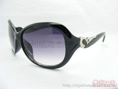 百麗挑伊8012常規(guī) 復(fù)古潮流與實用遮陽的完美融合