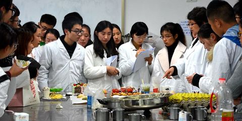 以主題教育為契機，深化工程技術創新，驅動教學科研協同改革